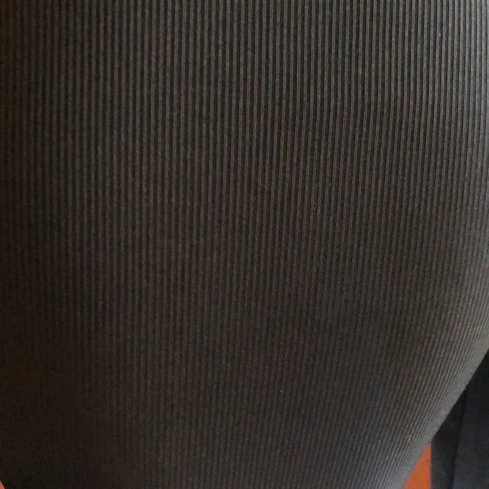 3/$20 NEW LISTING! Mock Neck Cut out Crop Top - Picture 5 of 7